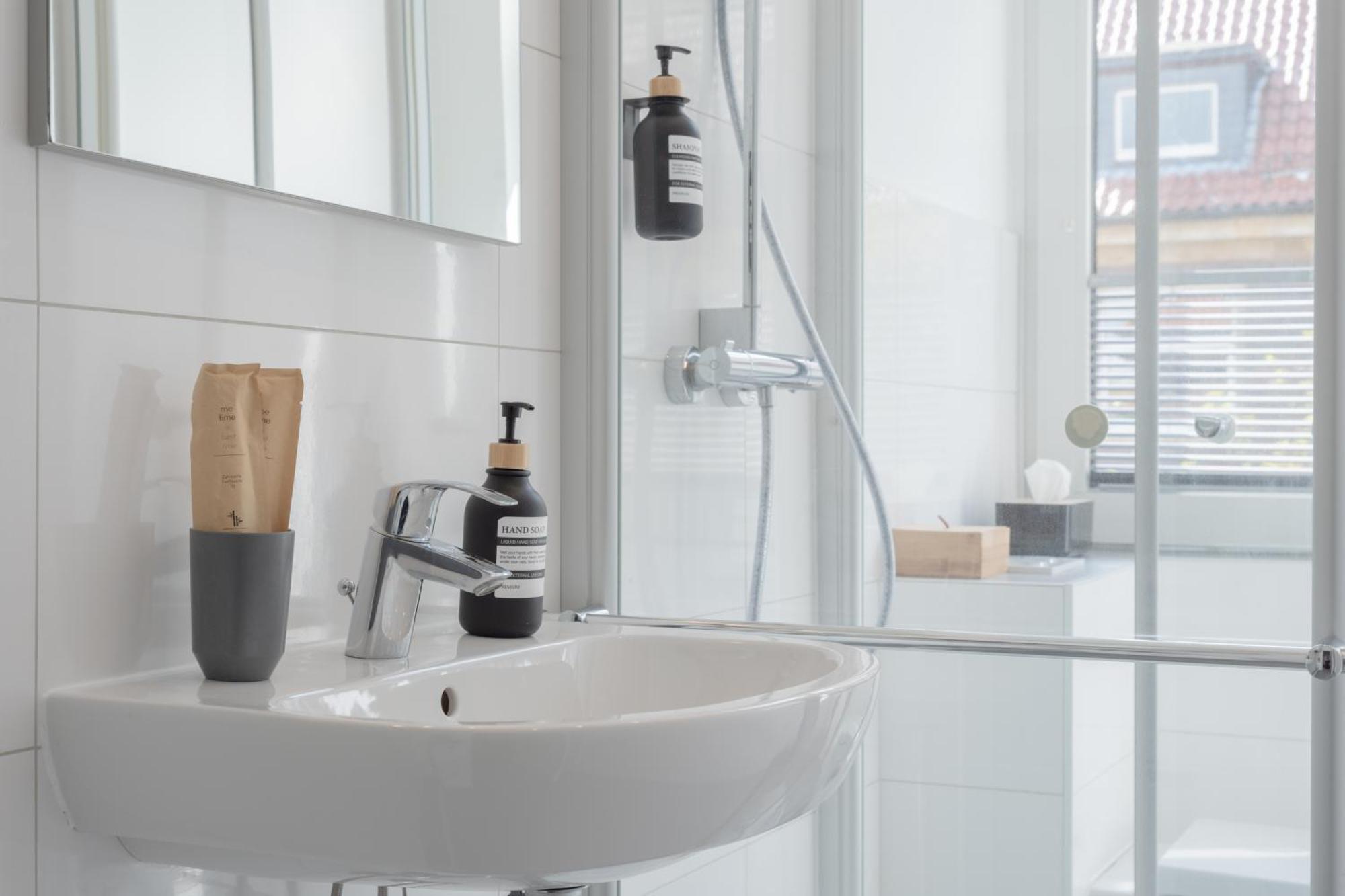 Modernes Apartment In Top Lage Komfortabel Eingerichtet Mit Arbeitsplatz Und Kueche - Geibelsuite Hannover Luaran gambar